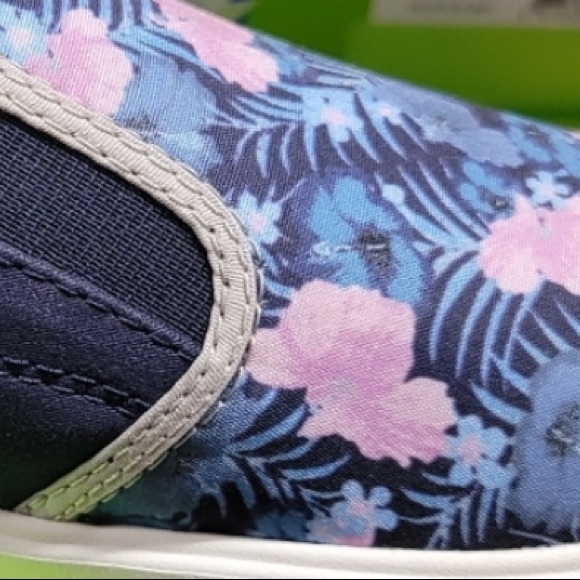 Crocs Floral Slip On Sneakers - Picture 4 of 6